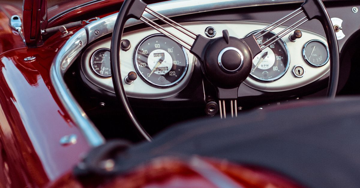 Reading a Vehicle History Report and Spotting Its Blind Spots